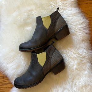 Keen Chelsea boots